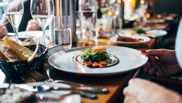 Restaurant promotion strategies that drive revenue