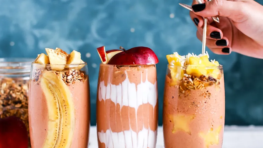 Customer earning loyalty points at smoothie and juice bar via app